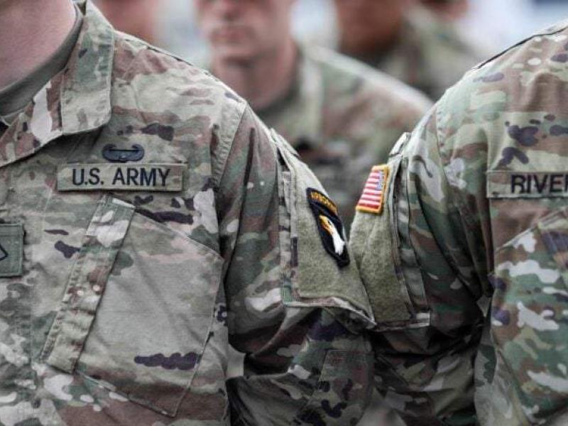 στρατιωτες