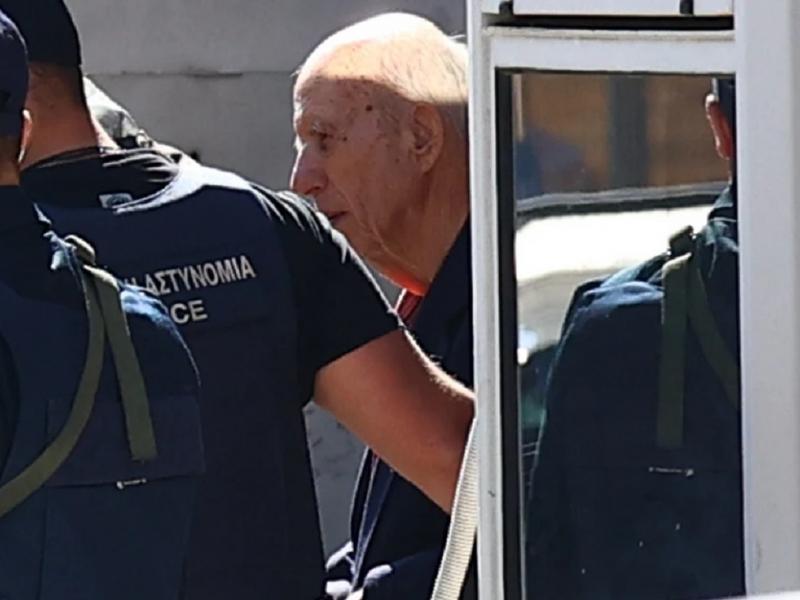 Προφυλακίστηκε ο 89χρονος για τους πυροβολισμούς σε ΕΦΚΑ