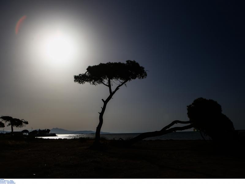 έκλειψη Ηλίου