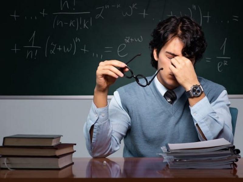 εκπαιδευτικός εξουθενωμένος