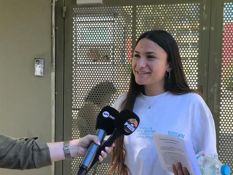 Μαθητές ΕΠΑΛ σχολιάζουν το θέμα στα Νέα Ελληνικά για τις Πανελλαδικές εξετάσεις 2026