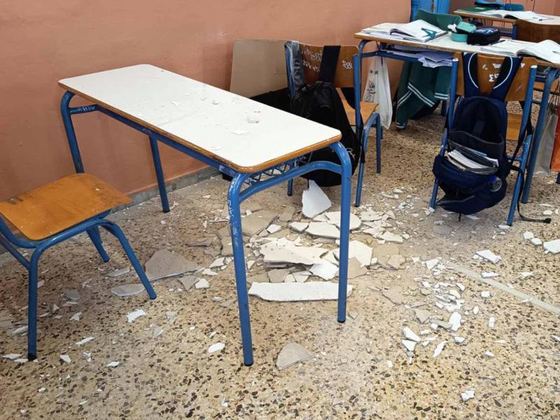 Σοβάδες έπεσαν σε σχολείο στην Καβάλα