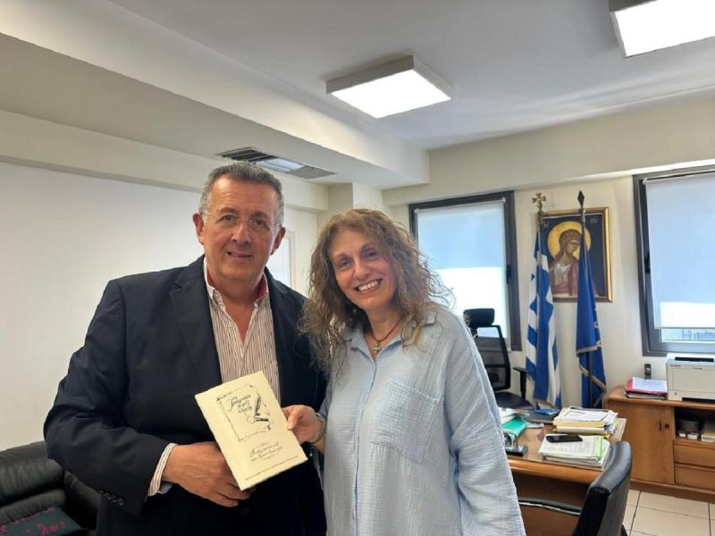 Συνάντηση με τον Διευθυντή Δευτεροβάθμιας Εκπαίδευσης Ανατολικής Αττικής – Παρουσίαση του βιβλίου «Γράμματα χωρίς ηλικία»