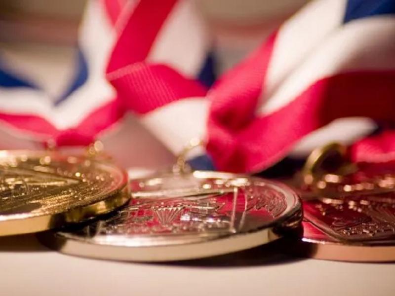 Γάλλος καθηγητής επινόησε βραβείο και το απένειμε στον εαυτό του