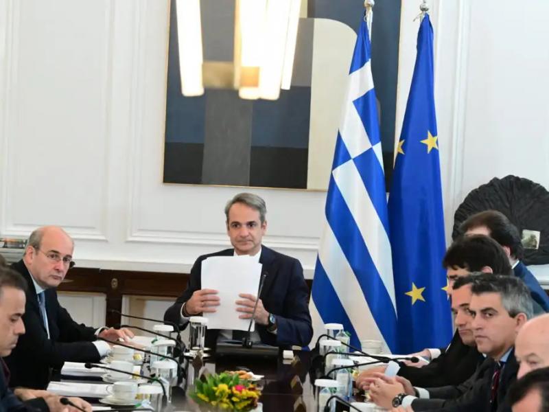 Ο Κυριάκος Μητσοτάκης στο υπουργικό συμβούλιο με υπουργούς της κυβέρνησης