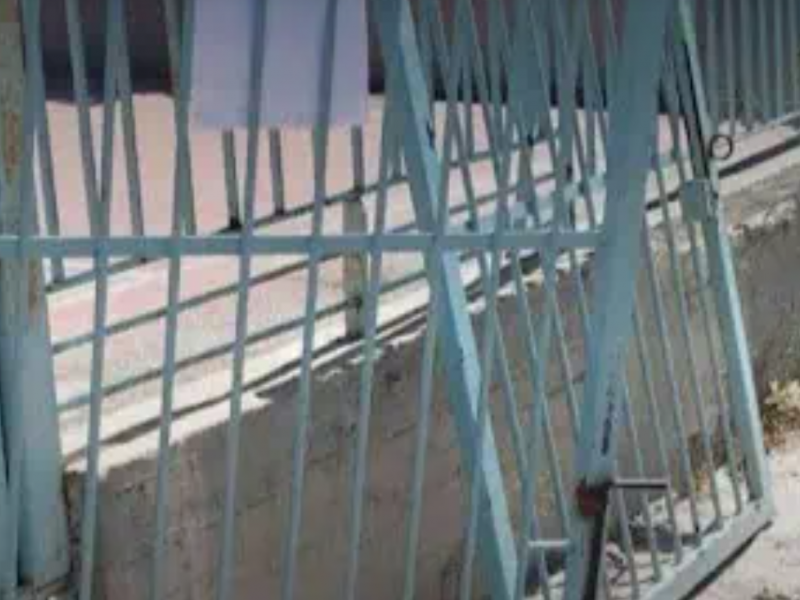Έπεσε η σιδερένια πόρτα στο 5ο Δημοτικό Ηρακλείου Αττικής