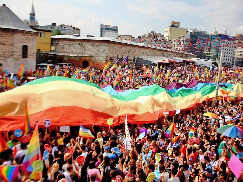 21._istanbul_onur_yuruyusu_gay_pride_37.jpg