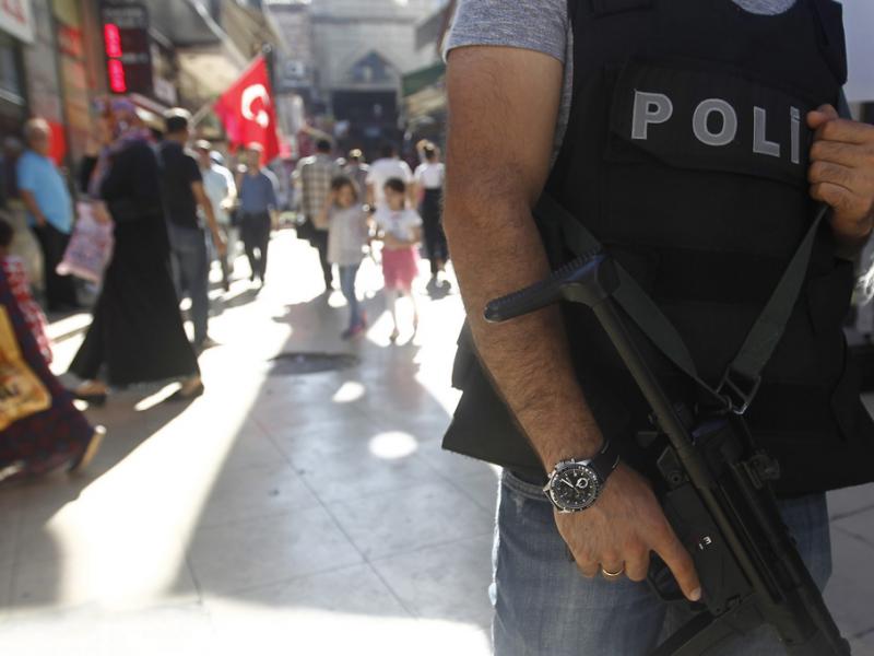 24-84123turkeypolicegrandbazaar.jpg