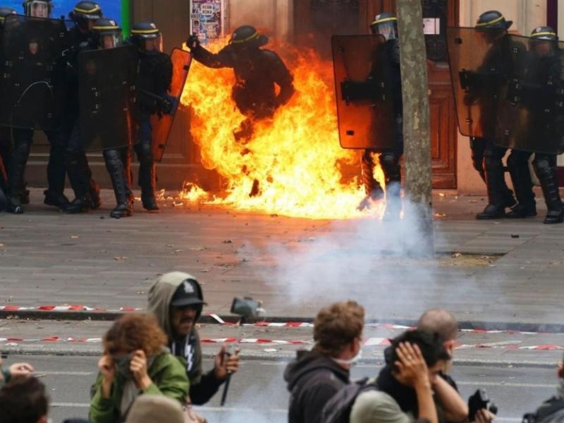 6122947_policier-flammes_1000x625.jpg