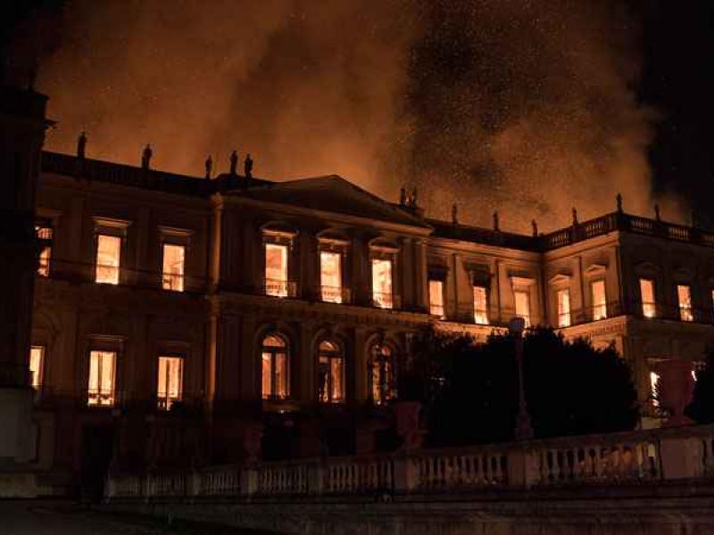 800brazilmuseumfire-ap.jpg