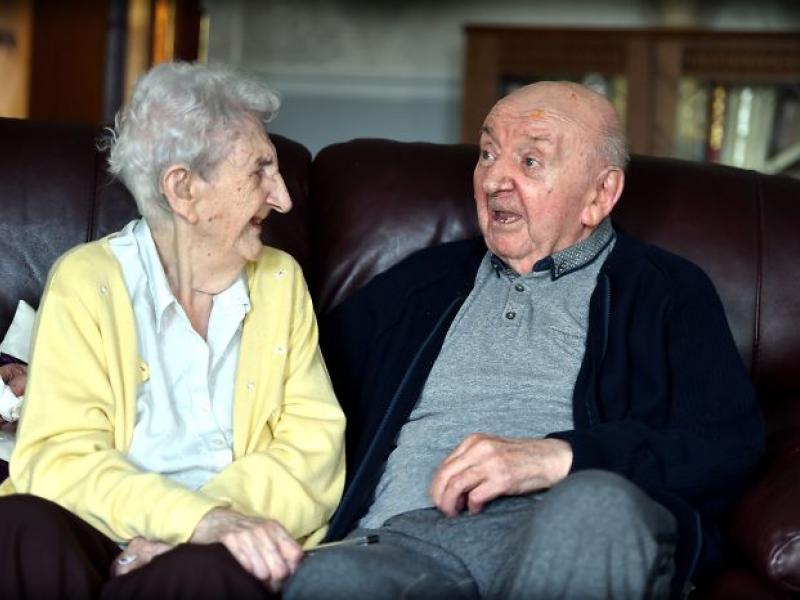 98-year-old-mother-care-home-80-year-old-son-ada-tom-keating-liverpool-3-59f6e08fc1a17_700.jpg