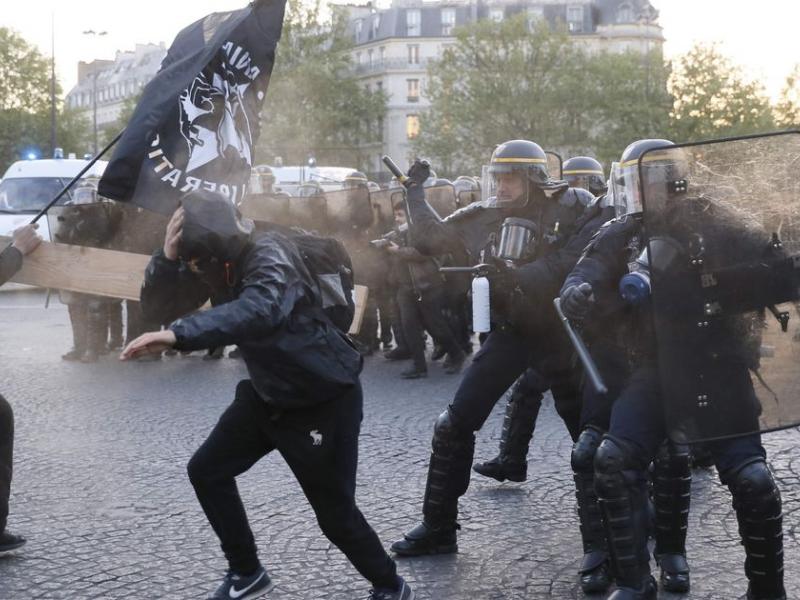 anti-fascists-clash-with-police-forces-a.jpg