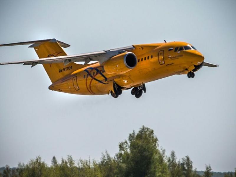 antonov_148_saratov_airlines.jpg