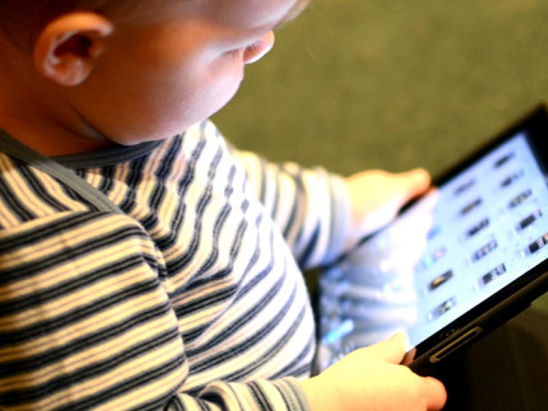 baby-with-ipad-4.jpg