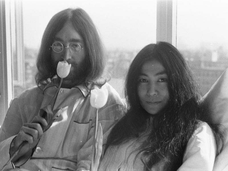 bed-in_for_peace_amsterdam_1969_-_john_lennon_yoko_ono_16.jpg