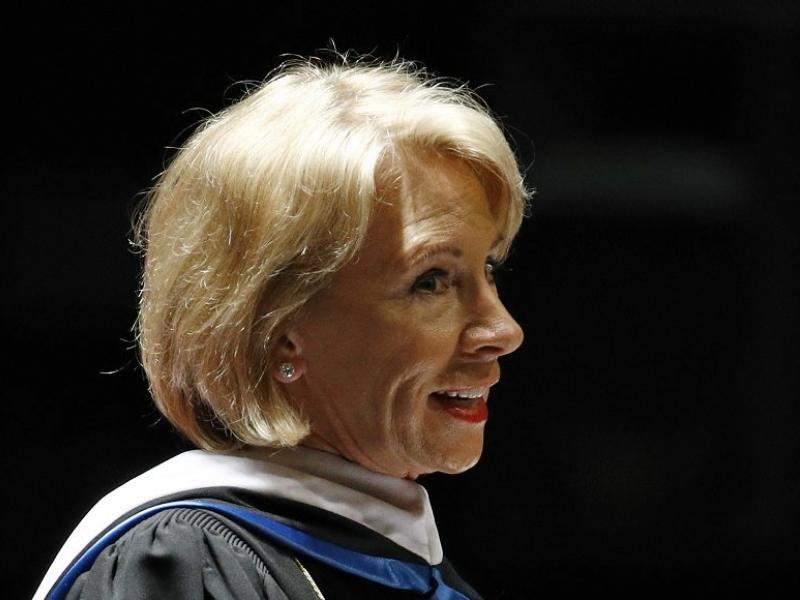 betsy-devos-1021x580.jpg