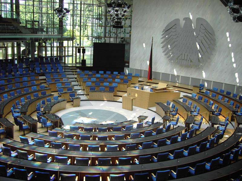 bonn_bundestag_plenarsaal1.jpg