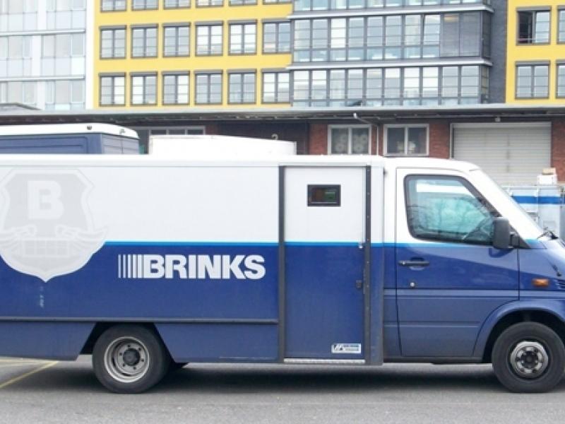 brinks_geldtransporter_04.jpg