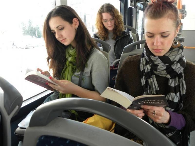 bus-reading_880.jpg