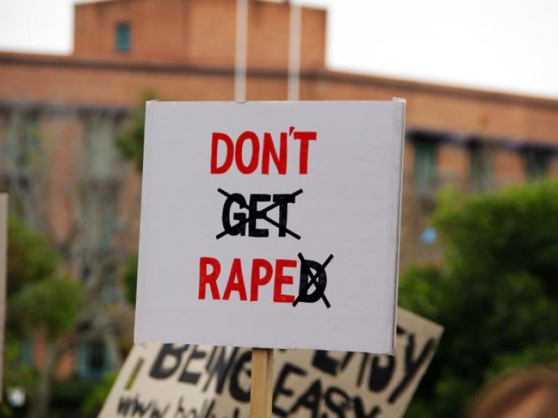 dont_rape_sign.jpg