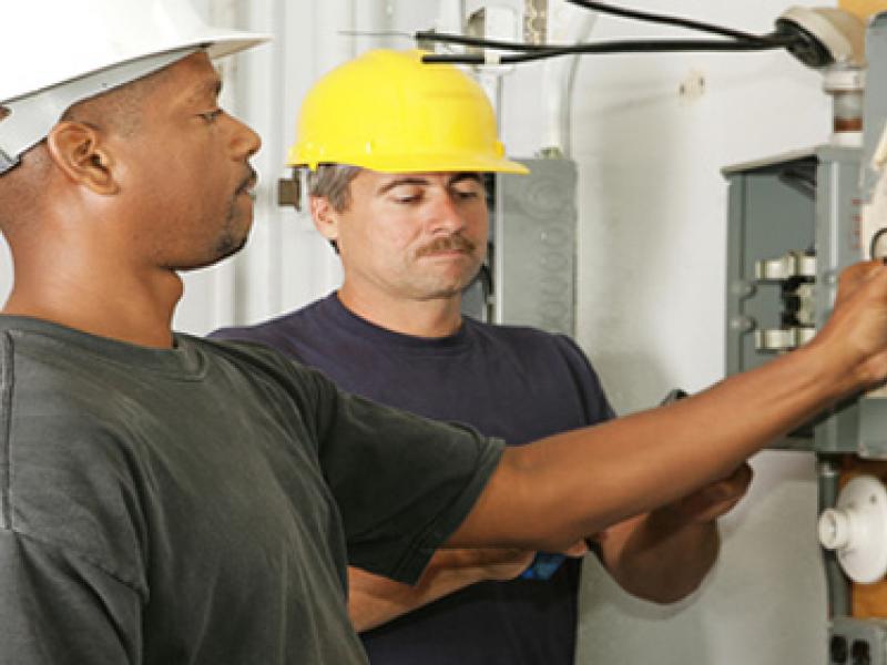 electrician_working2_0.jpg