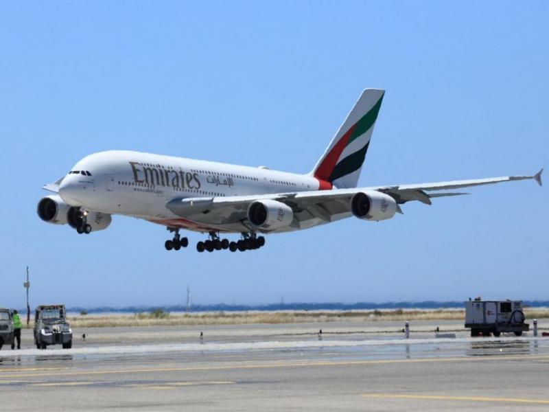 emirates-airbus-a380-landing.jpg