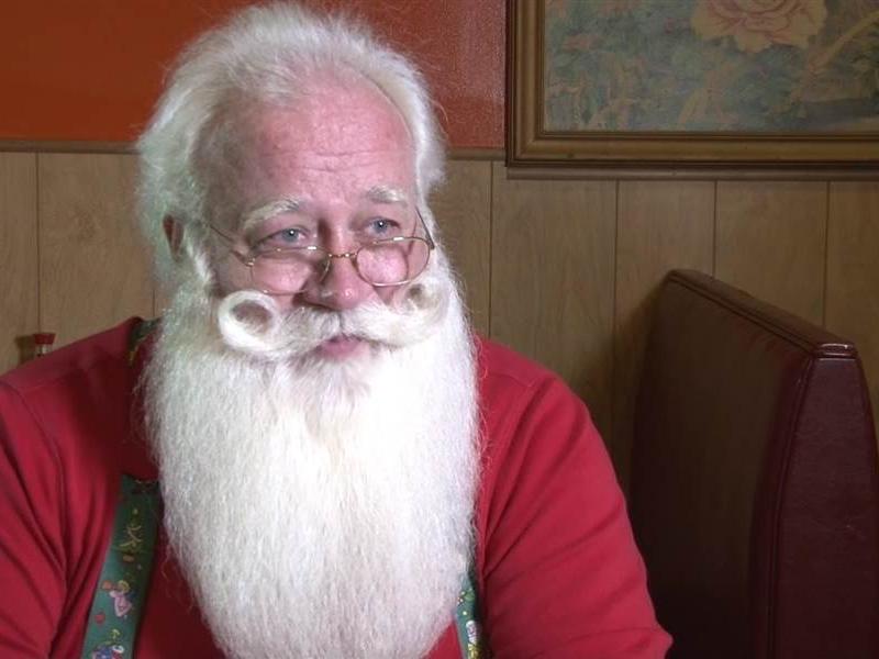 f_santa_kid_dies_161212.nbcnews-ux-1080-600.jpg