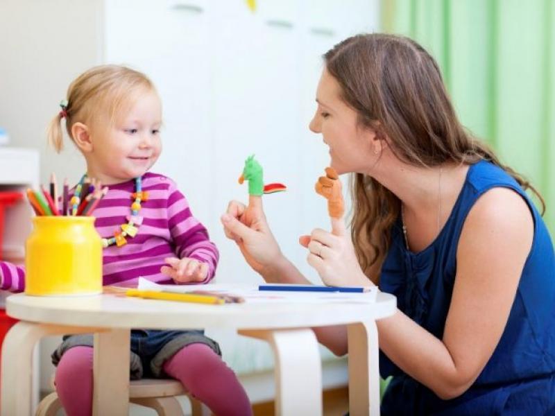βρεφονηπιοκόμοι