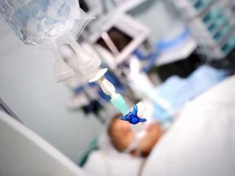 Μάχη για τη ζωή του στη ΜΕΘ δίνει ο 30χρονος που πνίγηκε με σουβλάκι