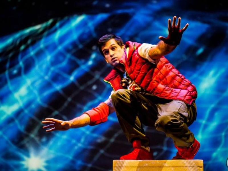 Η παράσταση το Παλιό Ρομπότ