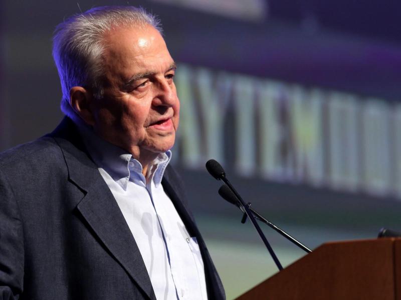 Φλαμπουράρης