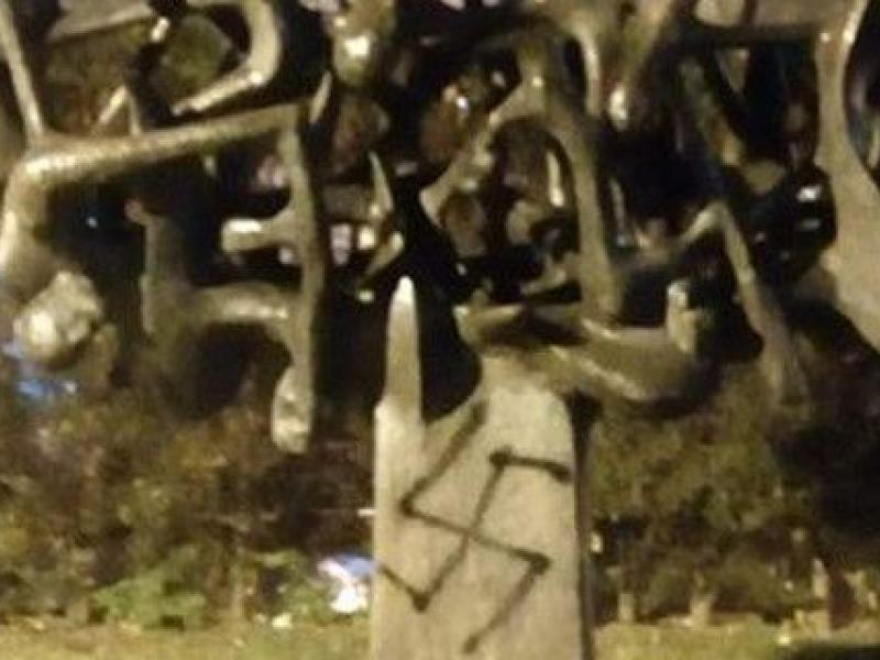 σβαστικα μνημειο ολοκαυτωματος