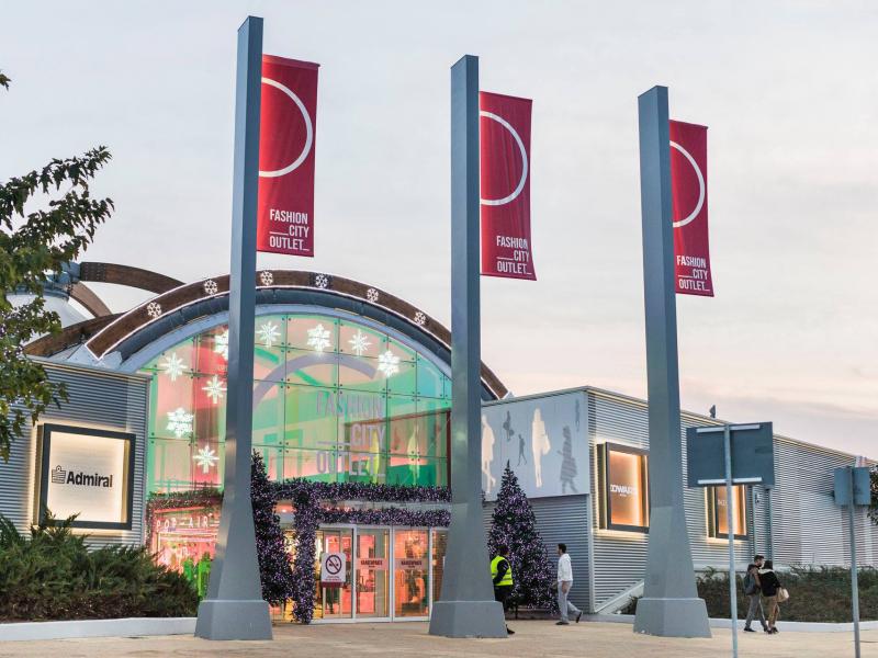 fasion outlet λαρισα