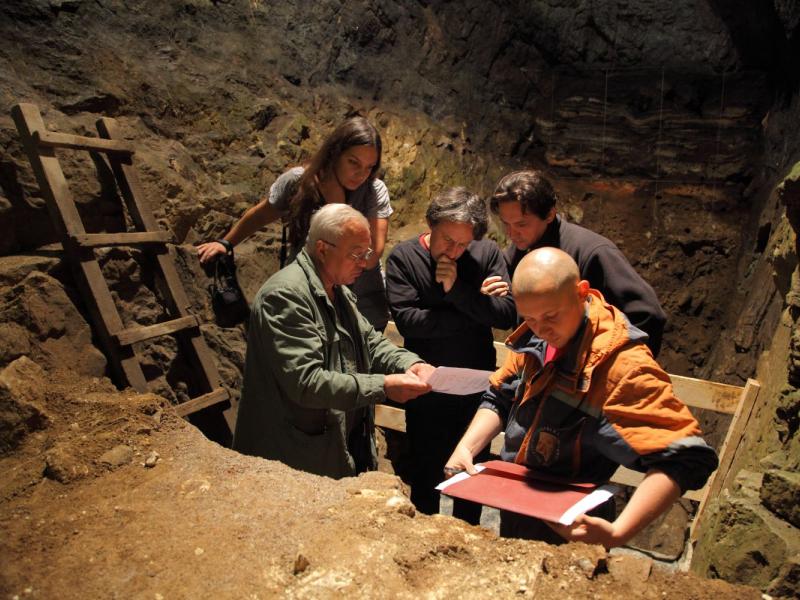 Ντενίσοβα κεντρική