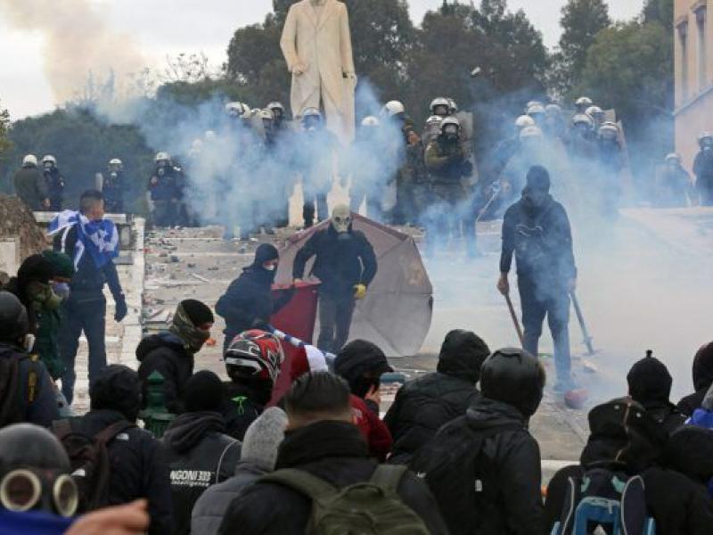 Επεισόδια στη Βουλή στο συλλαλητήριο για τη Μακεδονία