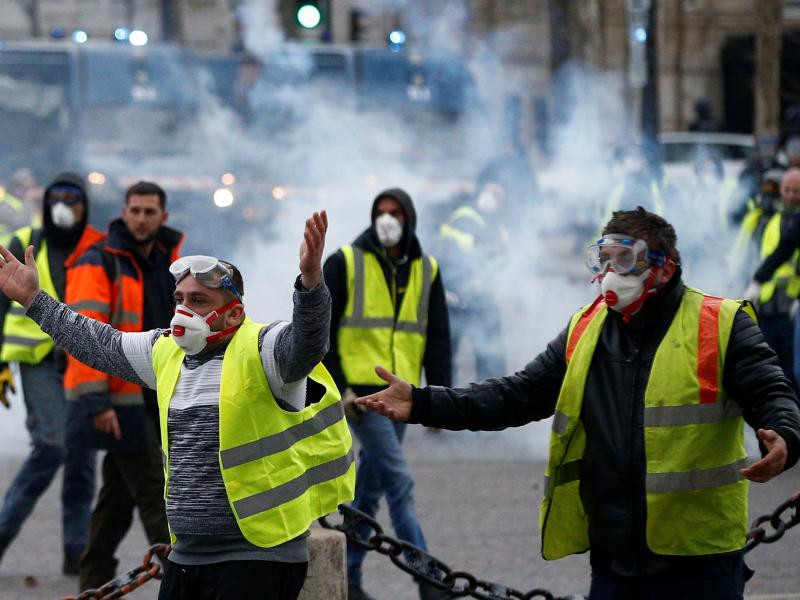 yellow vests protest