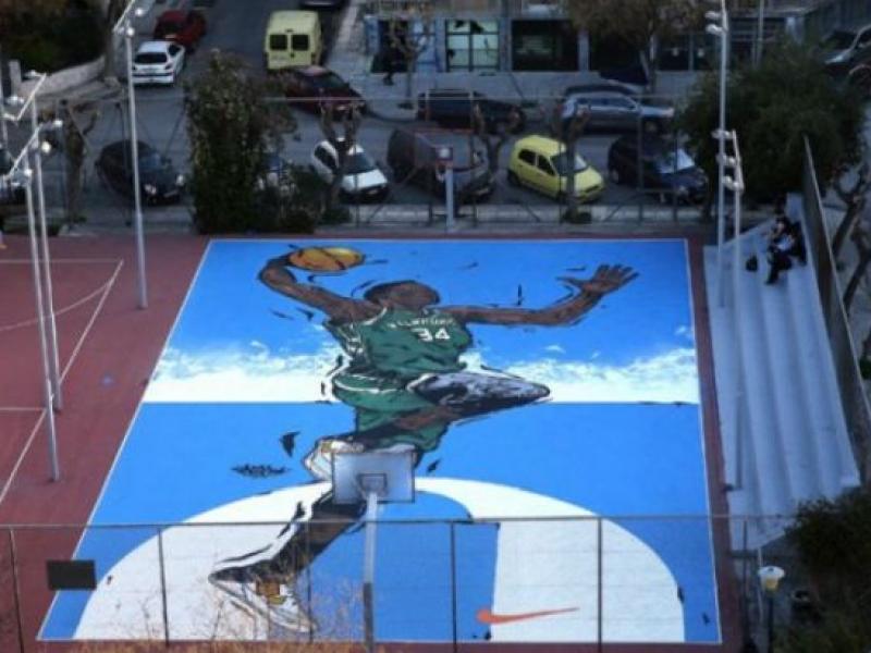 Το γήπεδο με τη μορφή του Αντετοκούνμπο στα Σεπόλια