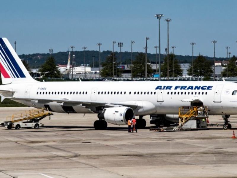 i_air_france_anesteile_prosorina_tis_ptiseis_tis_pros_ti_benezoyela.jpg