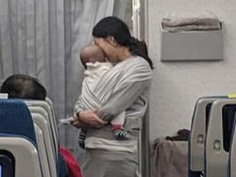 Η μητέρα με το μωρό της