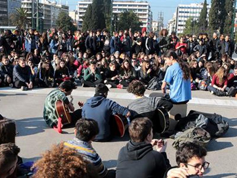 Συγκέντρωση και καλλιτεχνική διαμαρτυρία Μουσικών και Καλλιτεχνικών Σχολείων