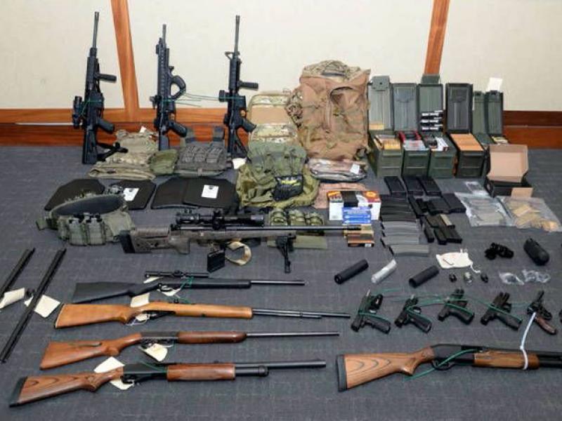 Βαρύ οπλοστάσιο στα χέρια επίδοξου τρομοκράτη