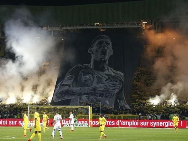 Οπαδοί της Ναντ τιμούν τον Σάλα