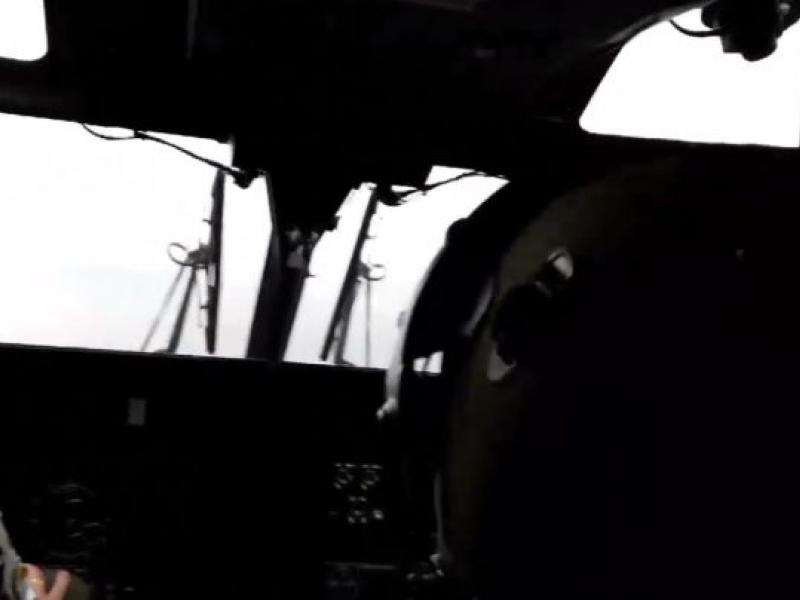 Ελικόπτερο παλεύει με τους ανέμους