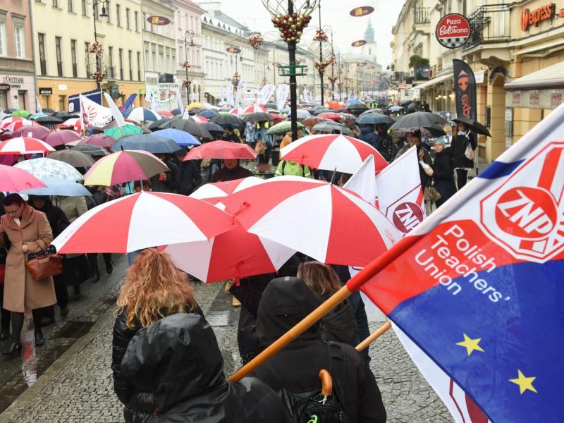 teachers poland strike