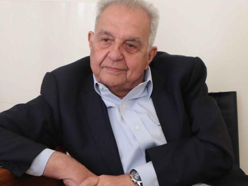 Φλαμπουράρης