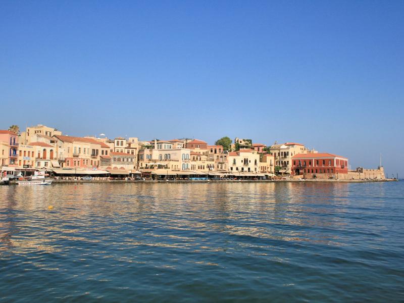chania_-_venetian_harbor_1.jpg