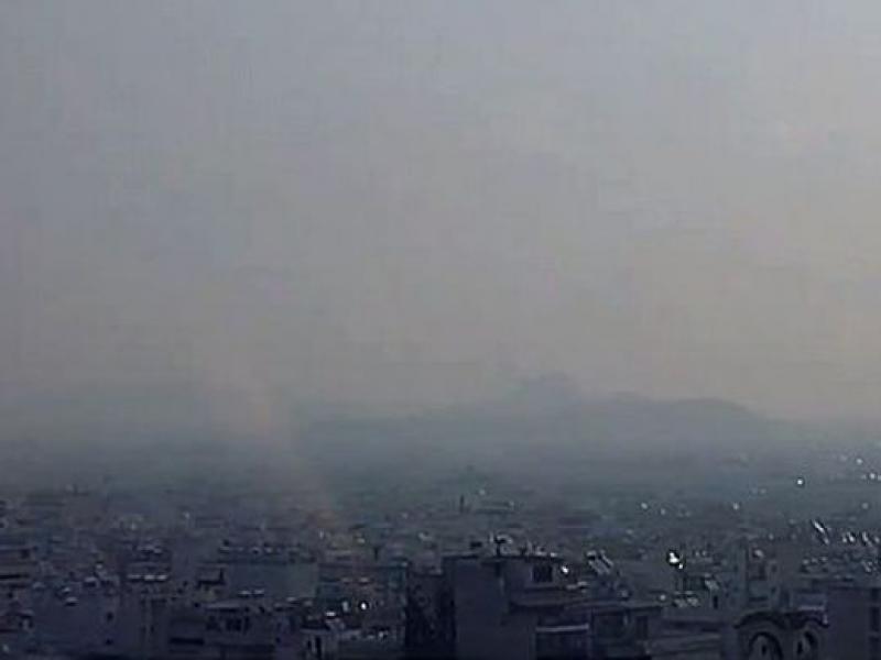 Ορατός και στην Αθήνα ο καπνός