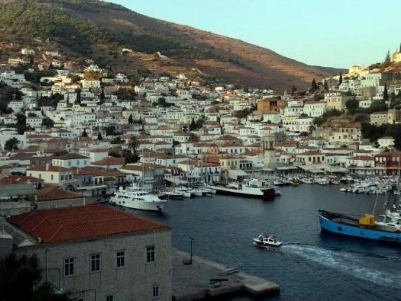 Σύγκρουση «φλάινγκ ντόλφιν» με θαλάσσιο ταξί ανοικτά της Ύδρας, με έναν τραυματία