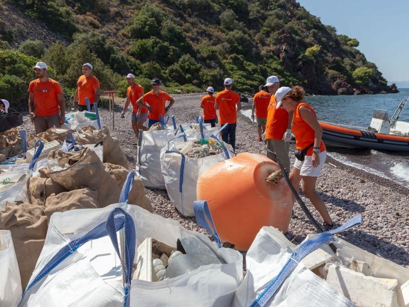 καθαρισμός παραλίας σκουπίδια θάλασσα φύση