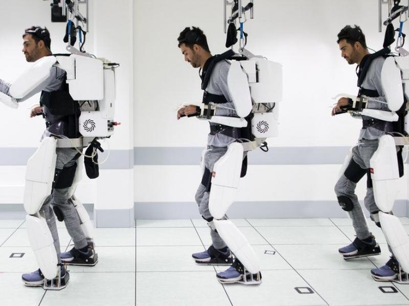 εξωσκελετός παράλυτος άντρας